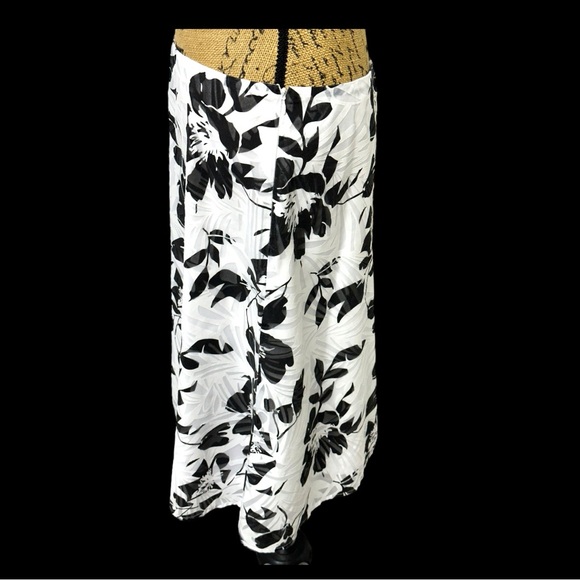 232 - PLANET BLACK AND WHITE LINED SKIRT - Picture 3 of 9